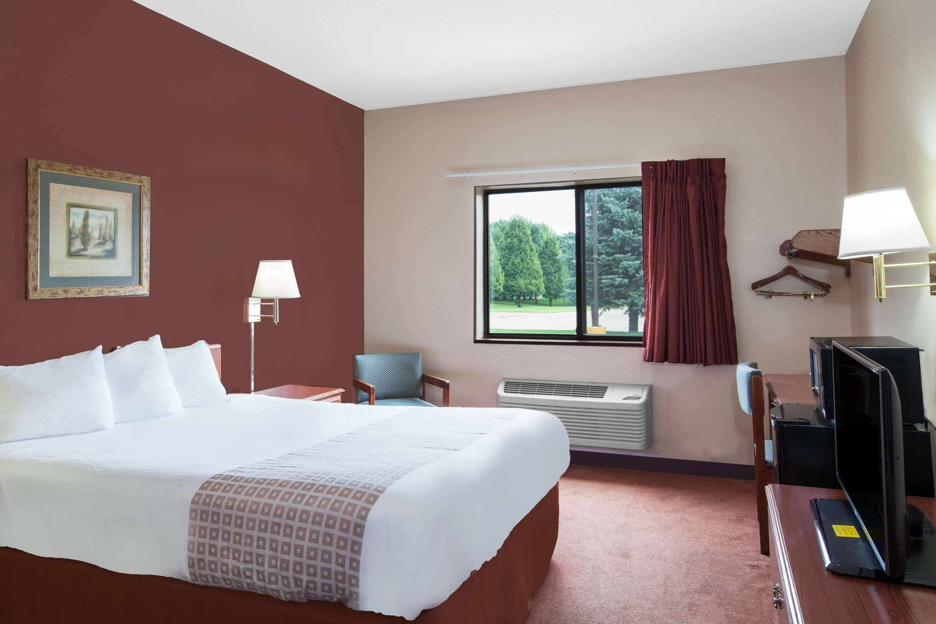 Super 8 By Wyndham Mason City Exteriör bild
