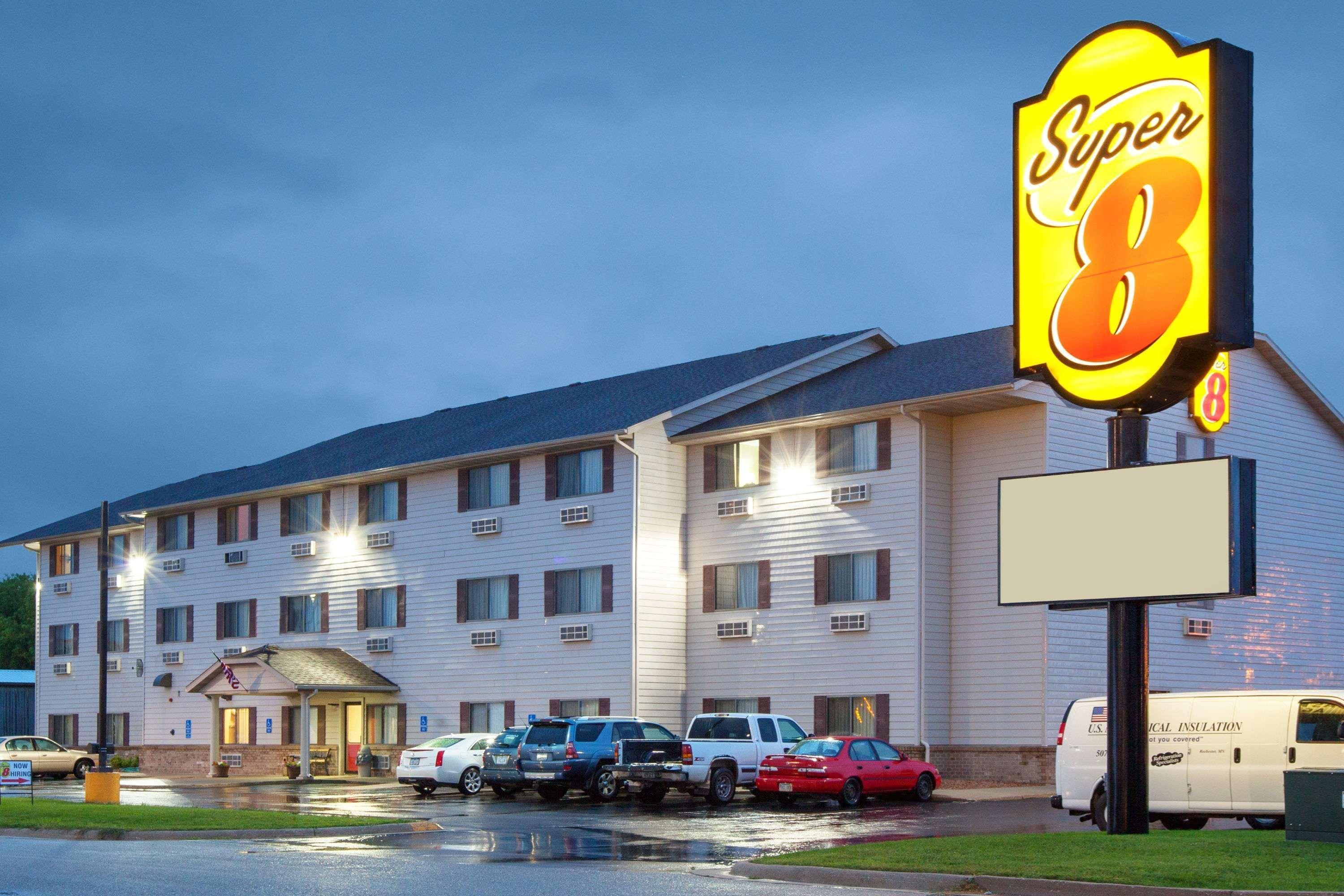 Super 8 By Wyndham Mason City Exteriör bild